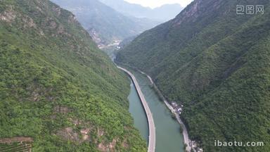航拍中国最美水上公路湖北新山